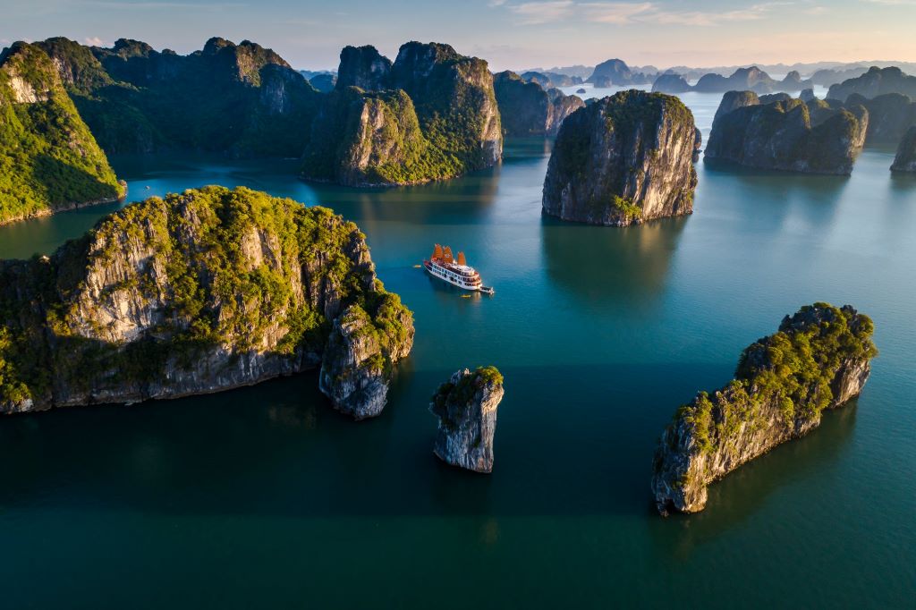 Tour Teambuilding Hạ Long 3 Ngày 2 Đêm - Gắn Kết Đội Ngũ 2025
