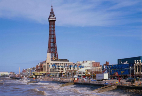 Tháp Blackpool tại Anh được lấy cảm hứng từ tháp Eiffel- Paris.