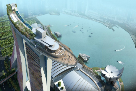 Hồ bơi trên tầng thượng tại khách sạn Marina Bay Sands ở Singapore