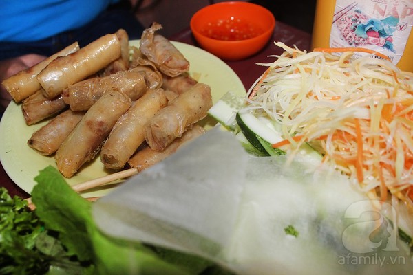 Ram cuốn cải là món ăn hấp dẫn và rất đáng thử khi đến Đà Nẵng