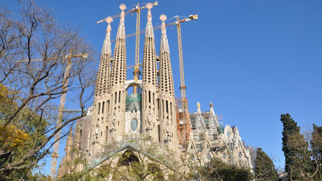 Thành phố nổi tiếng với đội bóng hùng mạnh và sở hữu một trong những nhà thờ nổi tiếng nhất thế giới La Sagrada Familia đứng ở vị trí thứ tám, giữ nguyên "hiện trạng" so với năm ngoái.