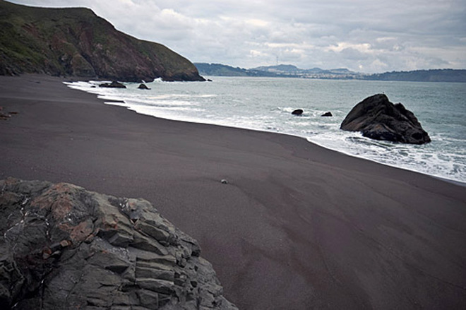 7 bãi biển có màu cát đẹp nhất thế giới