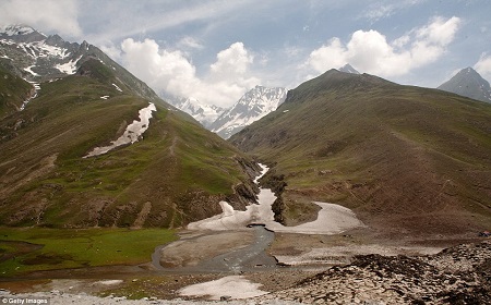 Mùa đông Srinagar_leh với những dòng sông bị băng tuyết bao phủ