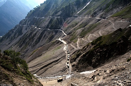 Khám phá cung đường “giỡn với tử thần” trên dãy Himalaya