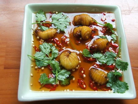 Đuông dừa ngâm nước mắm là món ăn khoái khẩu của nhiều dân nhậu tại Việt Nam.