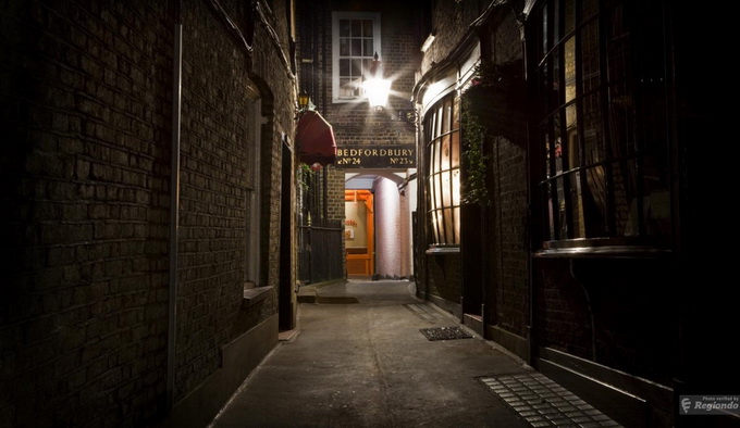 Một khu phố tăm tối trong hành trình London's Ghostly Haunts Walk
