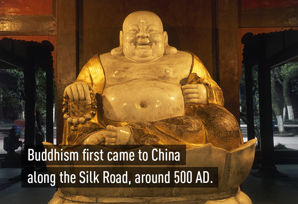 Đạo Phật du nhập vào Trung Quốc qua con đường tơ lụa vào khoảng năm 500 trước công nguyên.
