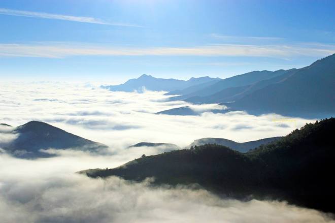Thời điểm thích hợp để săn mây Tà Xùa là những tháng mùa đông, từ tháng 12 đến tháng 3 hằng năm, xác suất bắt gặp được thung lũng mây sẽ cao hơn.