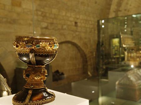 Chén Thánh trong bảo tàng sau khi được cất giữ tại nhà thờ San Isidoro, Tây Ban Nha