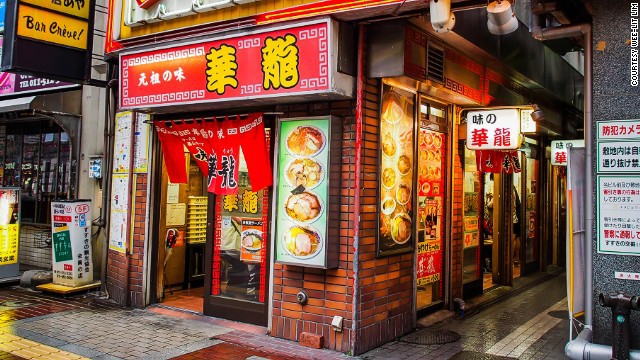RamenYokocho là một con phố nổi tiếng ở Sapporo vì có rất nhiều cửa hiệu bán mì ramen và cũng là nơi sinh ra món mì ngon trứ danh này.