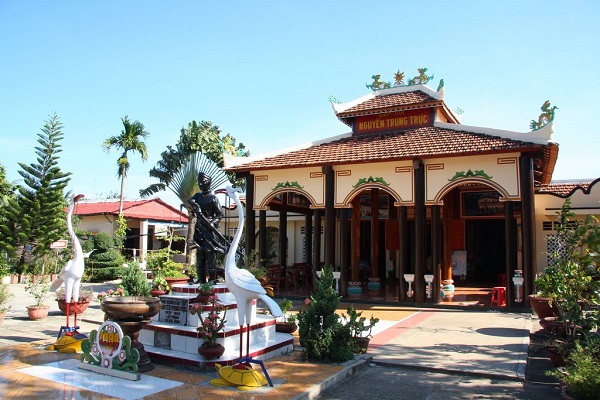 Thăm Đền thờ anh hùng Nguyễn Trung Trực ở Gành Dầu Phú Quốc - Những điều phải thử ở Phú Quốc.