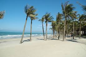 Biển Tam Thanh là bãi biển đẹp với bờ cát chạy dài hàng cây số