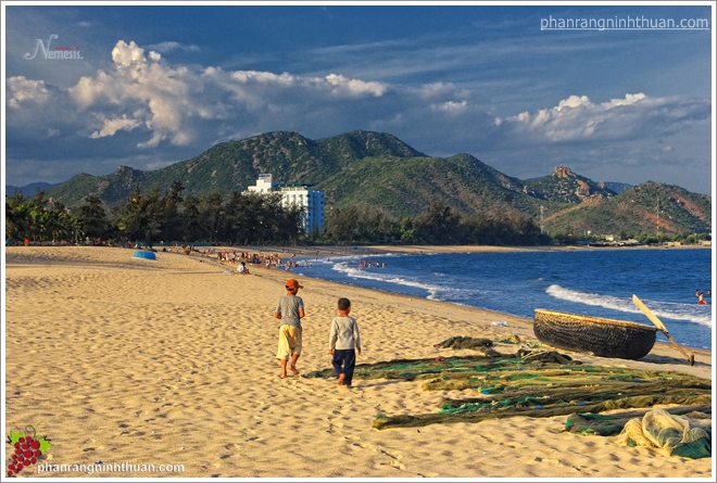biển Ninh Chữ hiện nay đã có một con lộ thông thoáng để du khách đến khu du lịch biển này