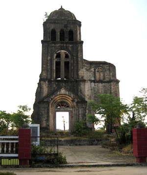 Tháp chuông nhà thờ Tam Tòa – Ảnh: nguoicaotuoi (vnexpress.net)