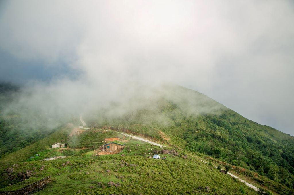 Đỉnh núi Cao Ly là nơi du khách yêu thích cắm trại và trekking.