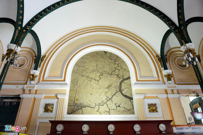 Vòm mái trong tiền sảnh của Tòa nhà Bưu điện