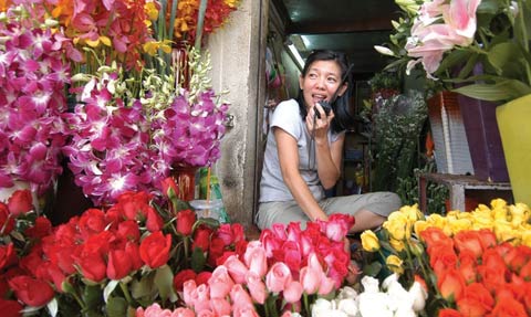 Cô chủ cửa hàng hoa Nga, thế hệ thứ ba gắn bó với chợ Bến Thành