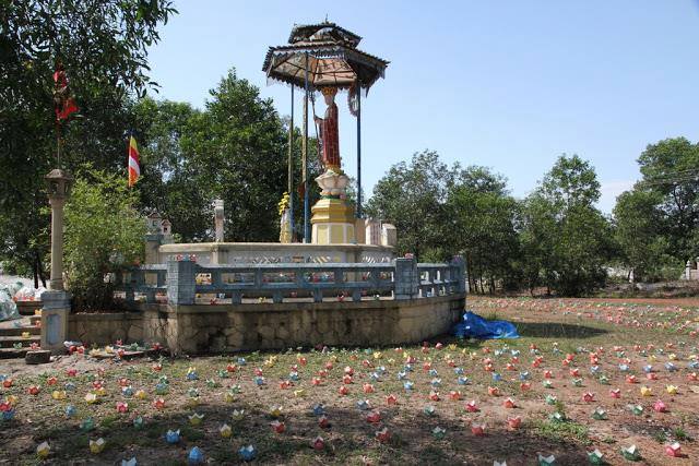 ... Chùa châu quang. và Tiếp linh Địa Tạng đài ( Đại Lộ Kinh Hoàng)