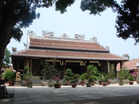 Chính điện chùa Lâm Tế Chúc Thánh