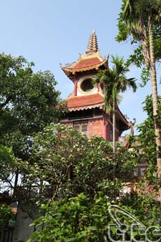Khu vườn tháp của chùa bao gồm 11 tháp được xây bằng đá và gạch