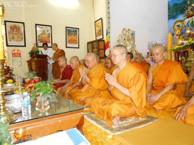 HT.Thích Hộ Chánh hướng dẫn Phật tử đọc kinh 