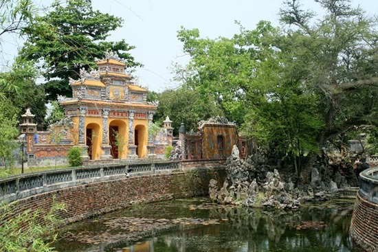 Hồ Tân Nguyệt