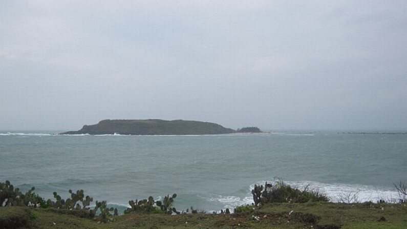 Đảo  Hòn Chùa mang vẻ đẹp hoang sơ...