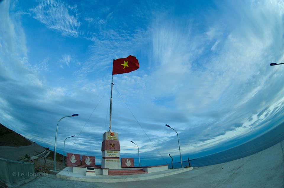 Cột cờ Tổ quốc trên đảo Lý Sơn.