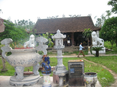 Kiến trúc bên trong đền Qủa Sơn