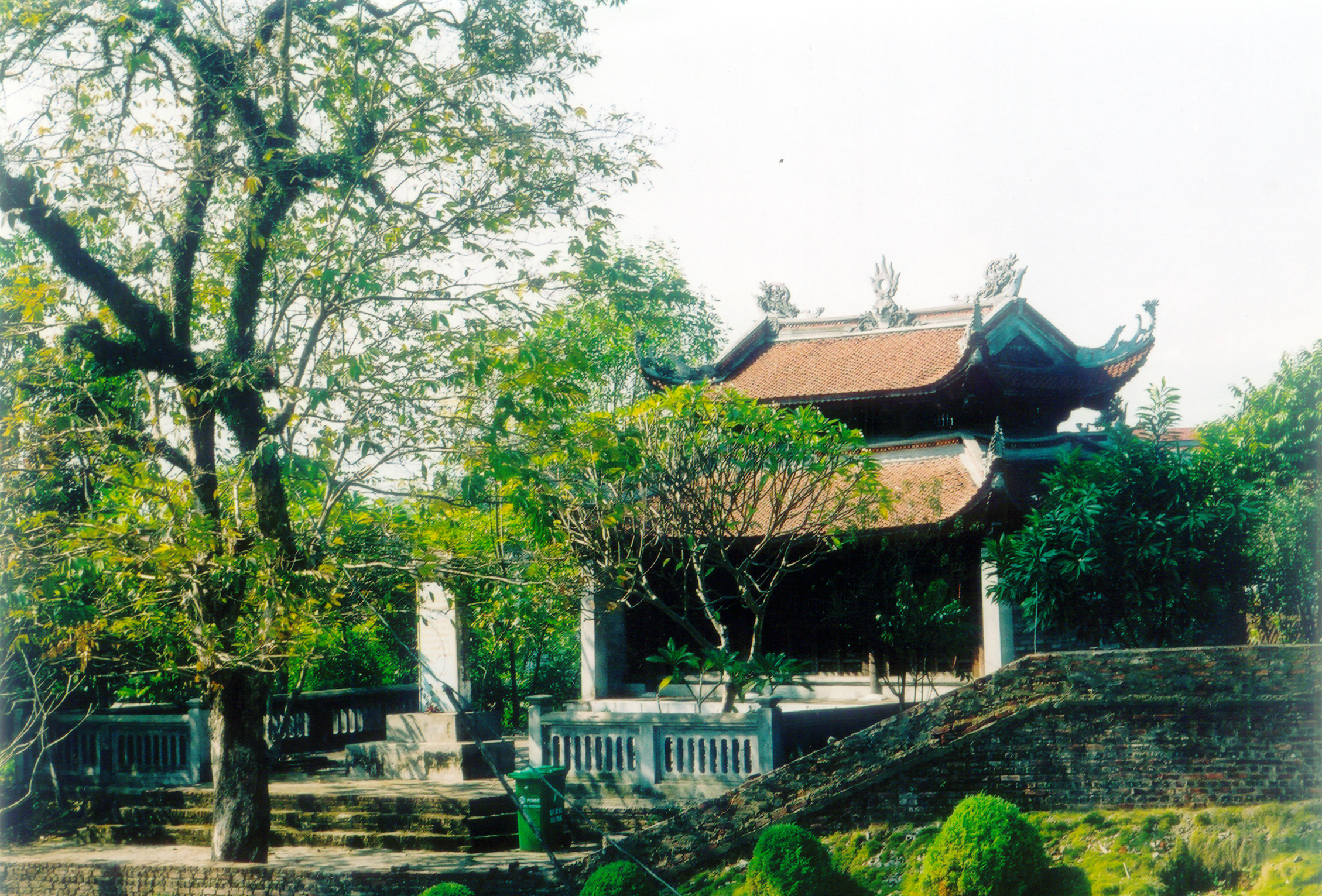 Không gian xanh mát tại đền thờ