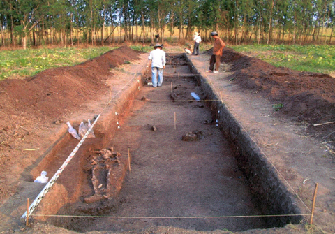​Hố khai quật tại di tích Gò Ô Chùa.