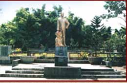 Tượng đài tưởng niệm Hoàng Đình Giong