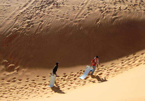 Đồi Cát Mũi Né là một trong những bãi cát trải dài nhiều km, lan rộng ở một diện tích không nhất định với tổng thể lớn