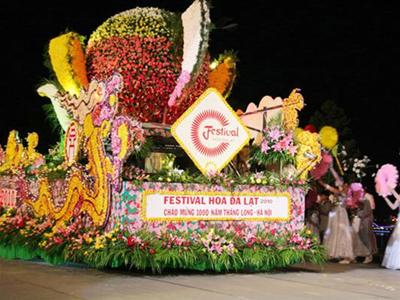 Thuyền rồng hoa tại lễ hội Đà Lạt