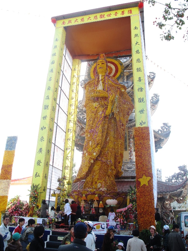 Đà Lạt dựng tượng Phật bằng hoa lớn nhất thế giới