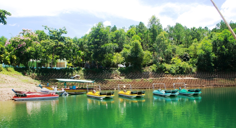  MỘT GÓC HỒ PHÚ NINH