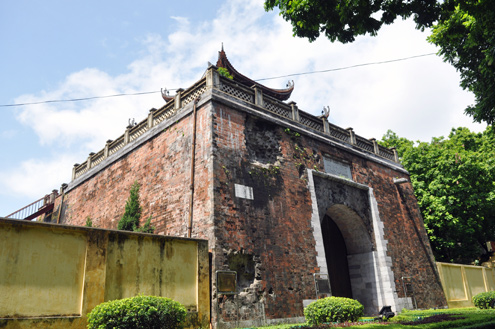 Thành Bắc Môn được xây bằng đá tảng, gạch nung rất kiên cố từ triều Nguyễn