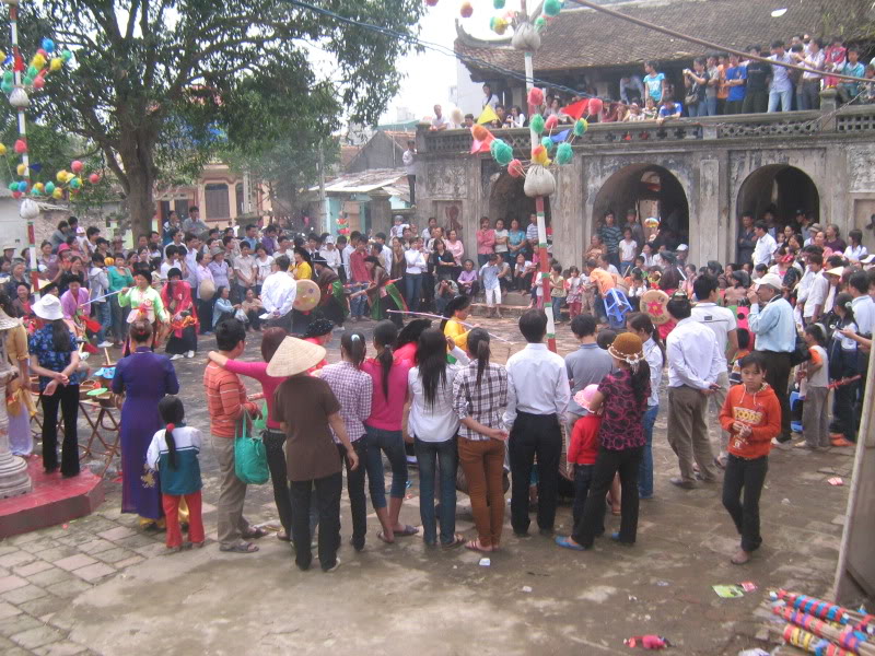 Hội làng Chuông