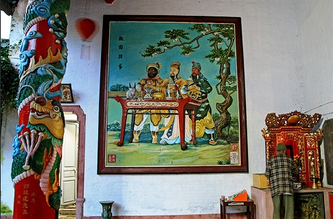 Nghệ thuật trang trí bên trong hội quán Quảng Triệu
