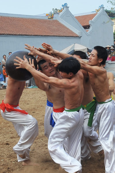 Trai Ha thanh tro tai vat cau dau xuan