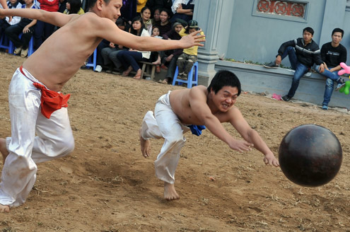 Trai Ha thanh tro tai vat cau dau xuan