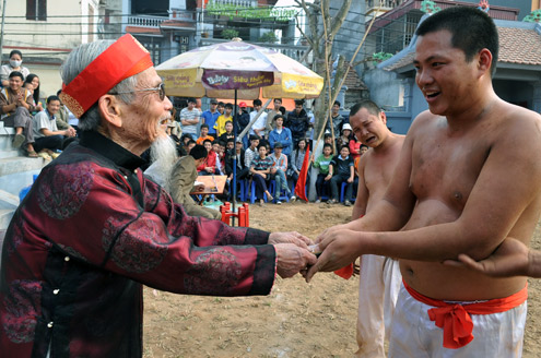 Trai Ha thanh tro tai vat cau dau xuan