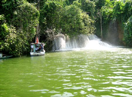 Non nước hữu tình