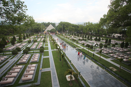 Nghĩa trang ngày nay được nâng cấp, trang hoàng đẹp như một công viên