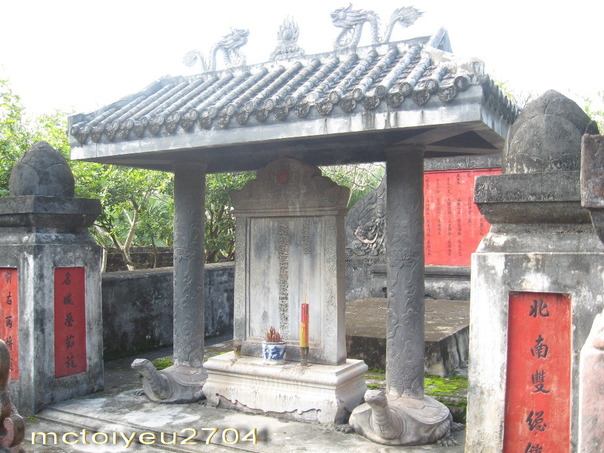 lăng mộ Nguyễn Huỳnh Đức