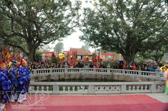 Lễ hội đền Hai Bà Trưng hấp dẫn muôn khách thập phương.