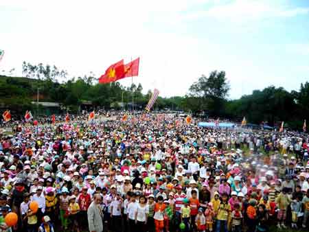 Tưng bừng lễ hội Đèo Nhông - Dương Liễu