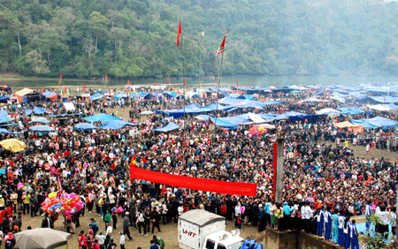 Lễ hội Hồ Ba Bể được tổ chức vào ngày mùng 9 và 10 tháng giêng âm lịch hàng năm