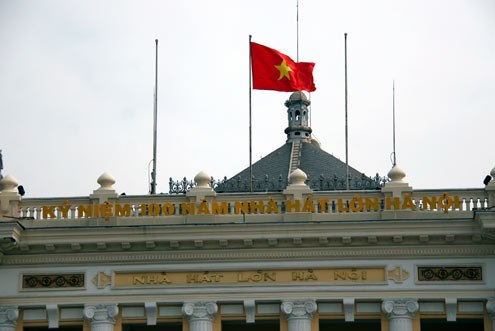 Ngày 9/12/2011, nhà hát Lớn Hà Nội tròn 100 tuổi.
