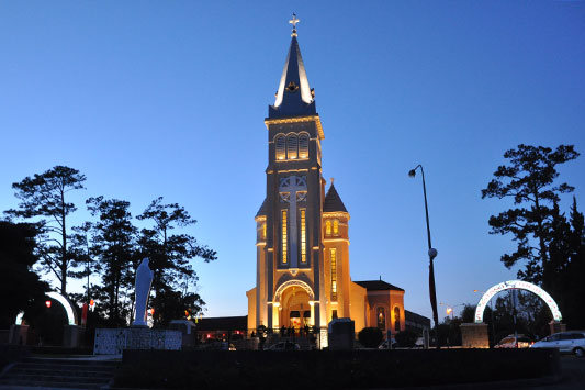 Nhà thờ chính tòa Đà Lạt - Nhà thờ lớn nhất Đà Lạt